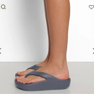 NWT SKIMS molded sandals